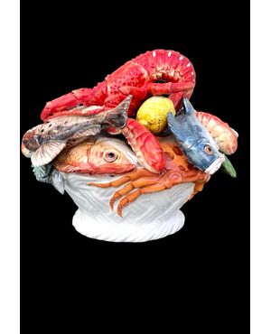 Majolica centerpiece depicting a basket with fish, crustaceans, and lemons. Bassano.