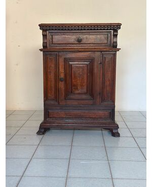 Walnut cabinet. Lombardy 17th century