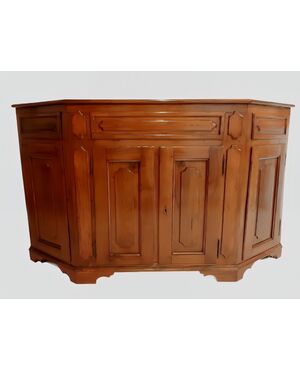 Credenza veneta scantonata in noce, XVIII secolo