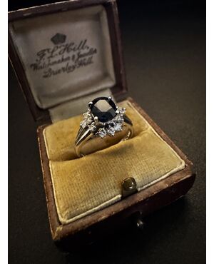 Anello  in  Platino  con  Zaffiro  e  Diamanti