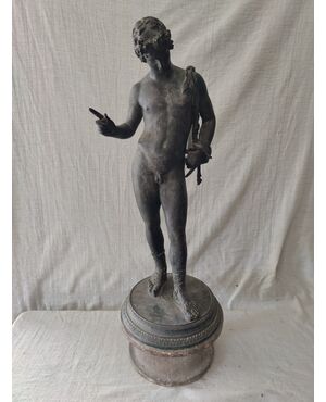 Elegante scultura in bronzo raffigurante Narciso - H 62 cm
