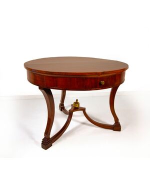 Walnut veneered table, 19th century