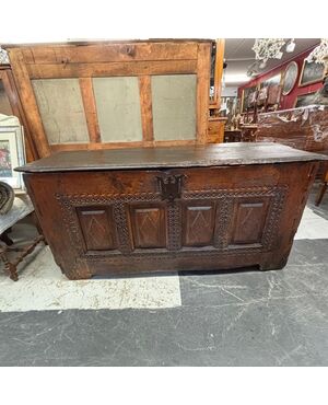 Antique 17th century oak chest. Carved. Dimensions 166 x 58 h 78 cm