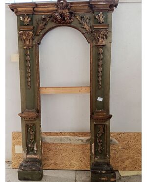 Lacquered and gilded wooden portal