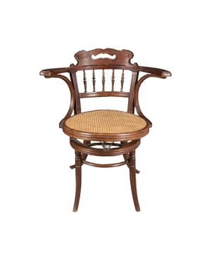 Carved wooden office armchair. Likely manufactured by Thonet - Vienna, early 20th century.