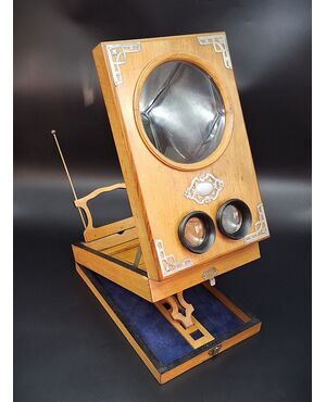 Large magnifying glass, three-dimensional viewer, graphoscope, late 19th century
