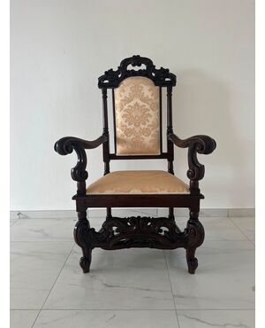Louis XV walnut armchair. Bologna, first half of the 18th century