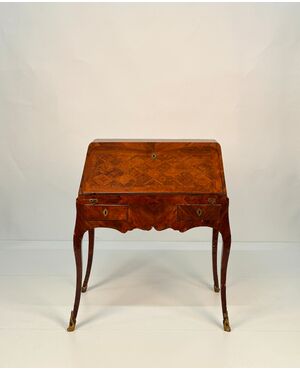 Small drop-front desk veneered in bois de violette, Genoa, 18th century
