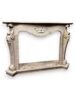 CHM599 - Carrara white marble fireplace, complete with base, 18th/19th century, measures cm L 148 x H 101 x D 40