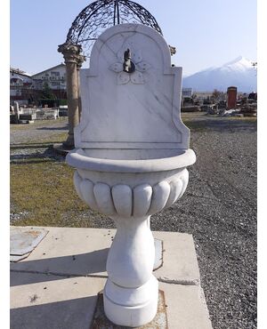 Wall fountain