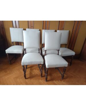 Six spool chairs in walnut in excellent condition