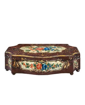 Carved, lacquered, and painted wooden jewelry box. Venice, 18th-19th century.