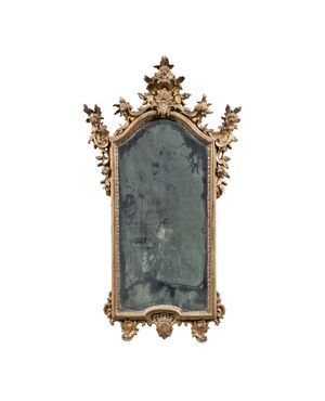 Carved and gilded wooden mirror. Northern Italy, 18th century.