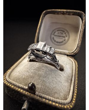Anello  in  Platino  con  Diamanti