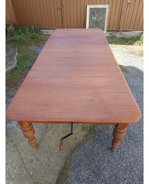 Elegant English table