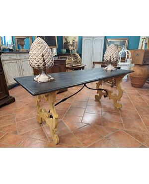 Large lyre-shaped lacquered table