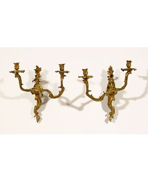 Coppia di appliques in bronzo dorato con figure di cinesi, Francia XIX
