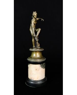 Bronze sculpture depicting "Venus removing her sandal", Italy, late 18th century