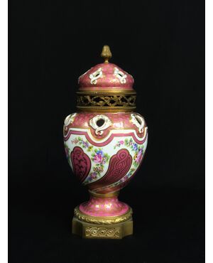 Polychrome porcelain incense burner, decorations and base in gilded bronze, France 19th century