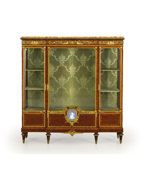 Splendid showcase veneered in violet wood and bois de rose, gilded bronzes, Paris, second half of the 19th century