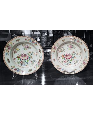 PAIR OF ROSE FAMILY PLATES - CHINA - QIANLONG (1736 - 1795)