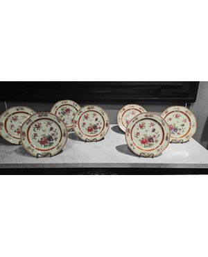 SET OF SEVEN FAMILLE ROSE PLATES - CHINA - QIANLONG (1736 - 1795)