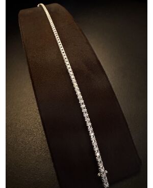 Bracciale  tennis  in  oro  bianco  con  Diamanti