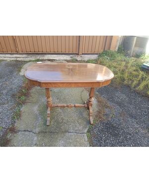 Biscuit-shaped table