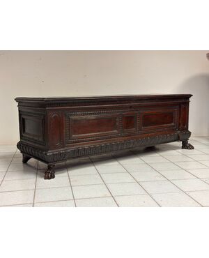 Walnut chest. Emilia Tuscany Louis XIV 17th century