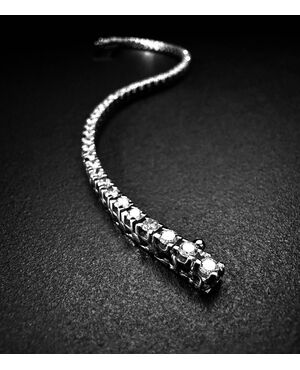 Bracciale  tennis  in  oro  bianco  e  Diamanti