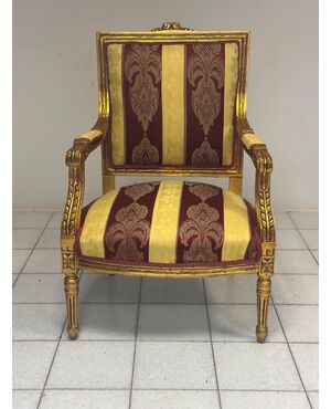 Poltrona Napoleone III in legno intagliato e dorato