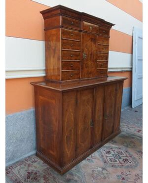 CREDENZA A DUE CORPI LASTRONATA EPOCA PRIMI 800