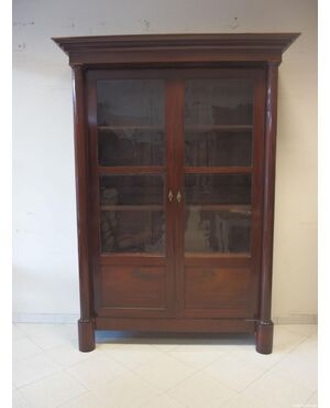 Mahogany bookcase with two doors and solid columns in Empire style from the early 1800s, dimensions: L148xW45xH228 cm.