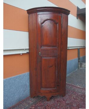 RUSTIC ONE-DOOR CORNER CABINET, LATE 18TH CENTURY, L90 x D side 59 x H190 cm
