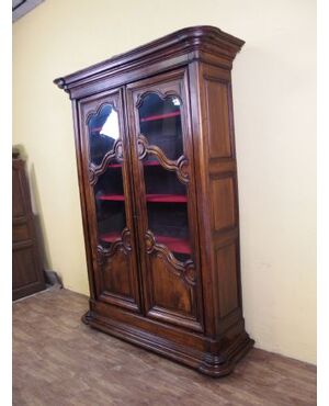 Walnut bookcase with two doors, Provençal style, early 1800s, cm L145xP43xH238 (body measurements)
