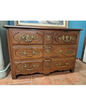 18th century walnut chest of drawers