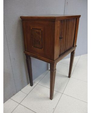 Louis XVI walnut bedside table with threads, early 1800s, dimensions L50xW36xH80 cm