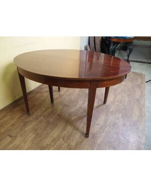 Extendable oval mahogany Luigi XVI table from the 19th century, L 146xW117xH77 cm