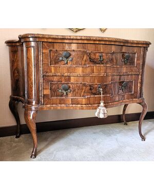 Bow-fronted chest of drawers.