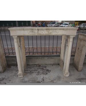 CAMINO CON COLONNE IN PIETRA DELLA BORGOGNA EPOCA 800 cm L125xP30xH113