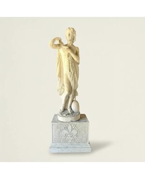 
Scultura di Ercole in Marmo Statuario su Base Neoclassica, XIX Secolo