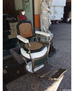 POLTRONA GIREVOLE E RECLINABILE DA BARBIERE EPOCA PRIMI 900