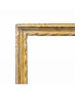 Cornice francesina in legno intagliato e dorato. Venezia, XVIII secolo.
