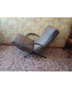 Osvaldo Borsani's P 40 Armchair