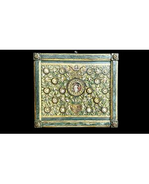 Reliquary painting with openwork wood composition in relief with putti and vegetal motifs.