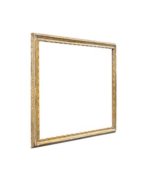 Cornice francesina in legno intagliato e dorato. Venezia, XVIII secolo.