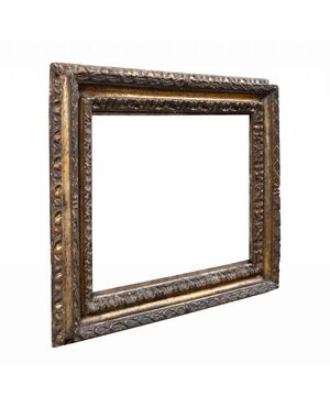 Cornice in legno intagliato e dorato a mecca. Roma, fine XVII secolo.