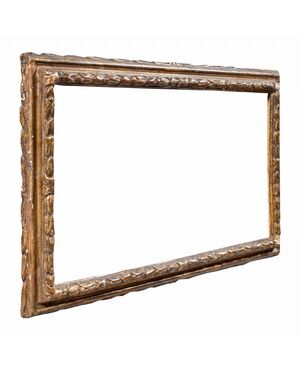 Cornice barocca in legno intagliato e dorato. Lombardia, XVII secolo.