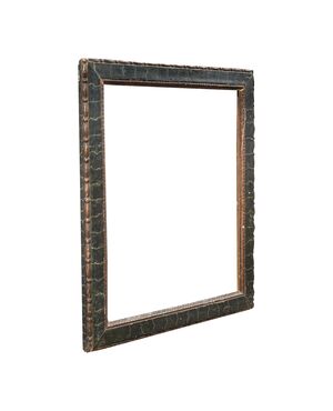 Cornice in legno intagliato, laccato e dipinto a finto marmo. Italia, XVIII secolo.