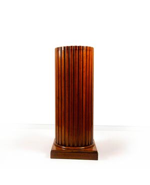 Colonna in noce, XIX secolo